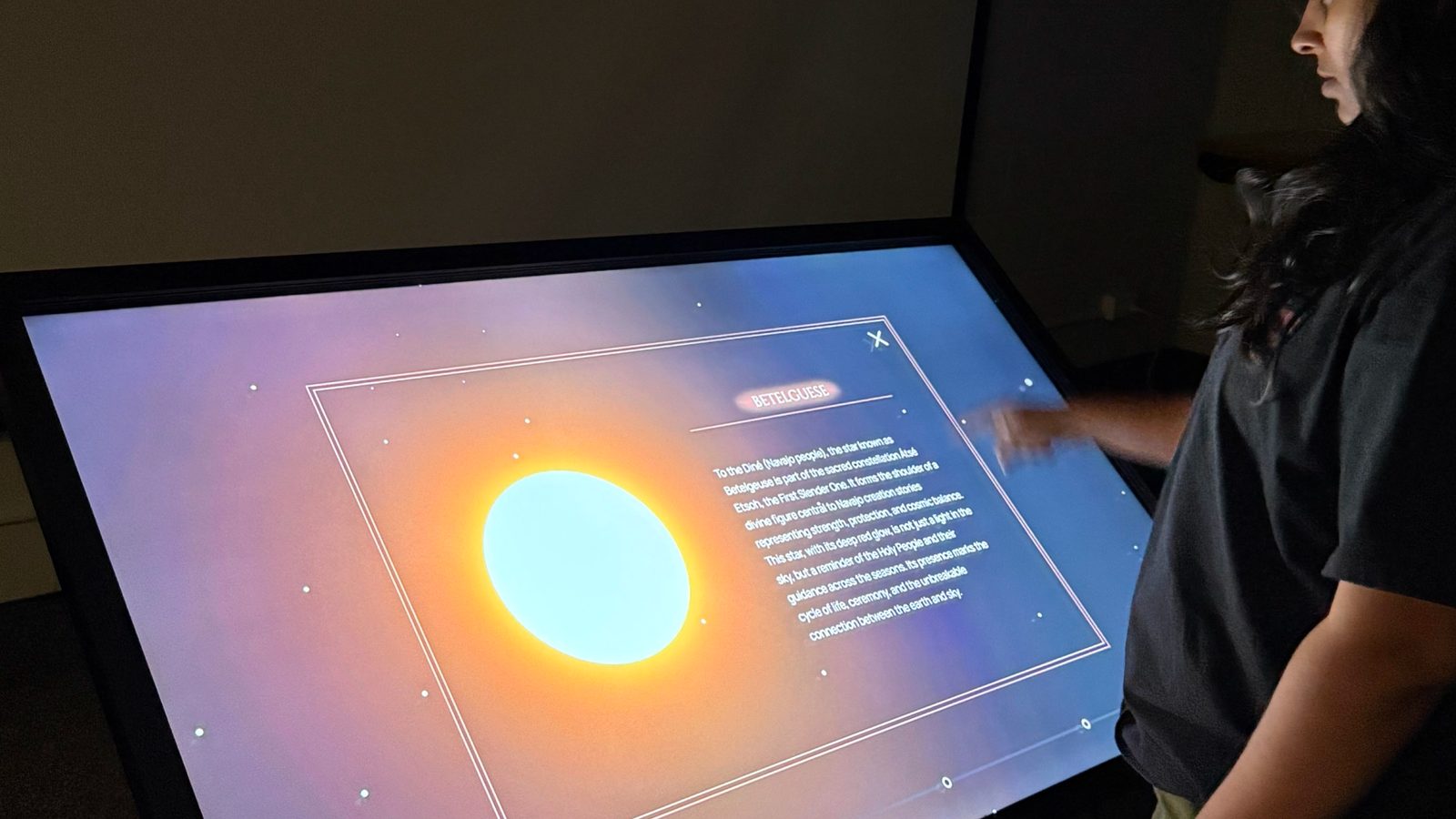 Visitor reading the Betelgeuse story card